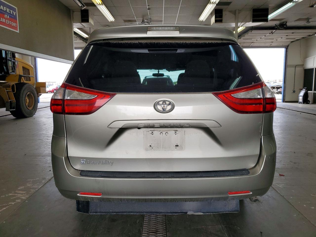 2015 TOYOTA SIENNA