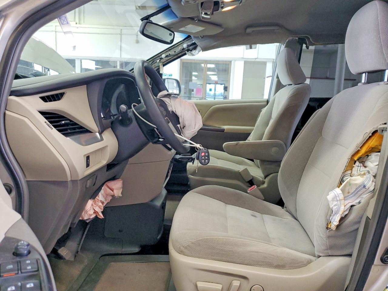 2015 TOYOTA SIENNA