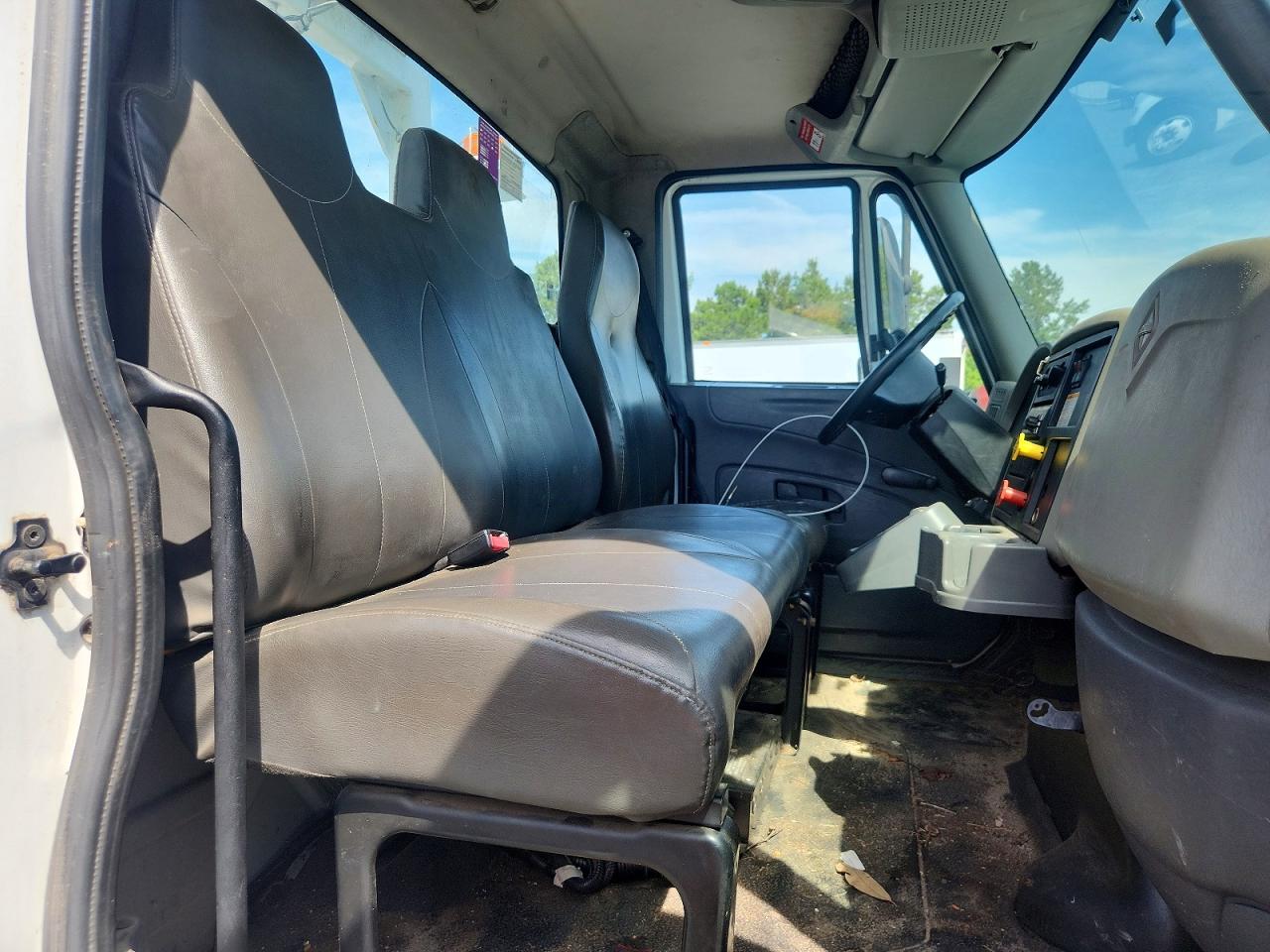 2016 INTERNATIONAL 4000 SERIE