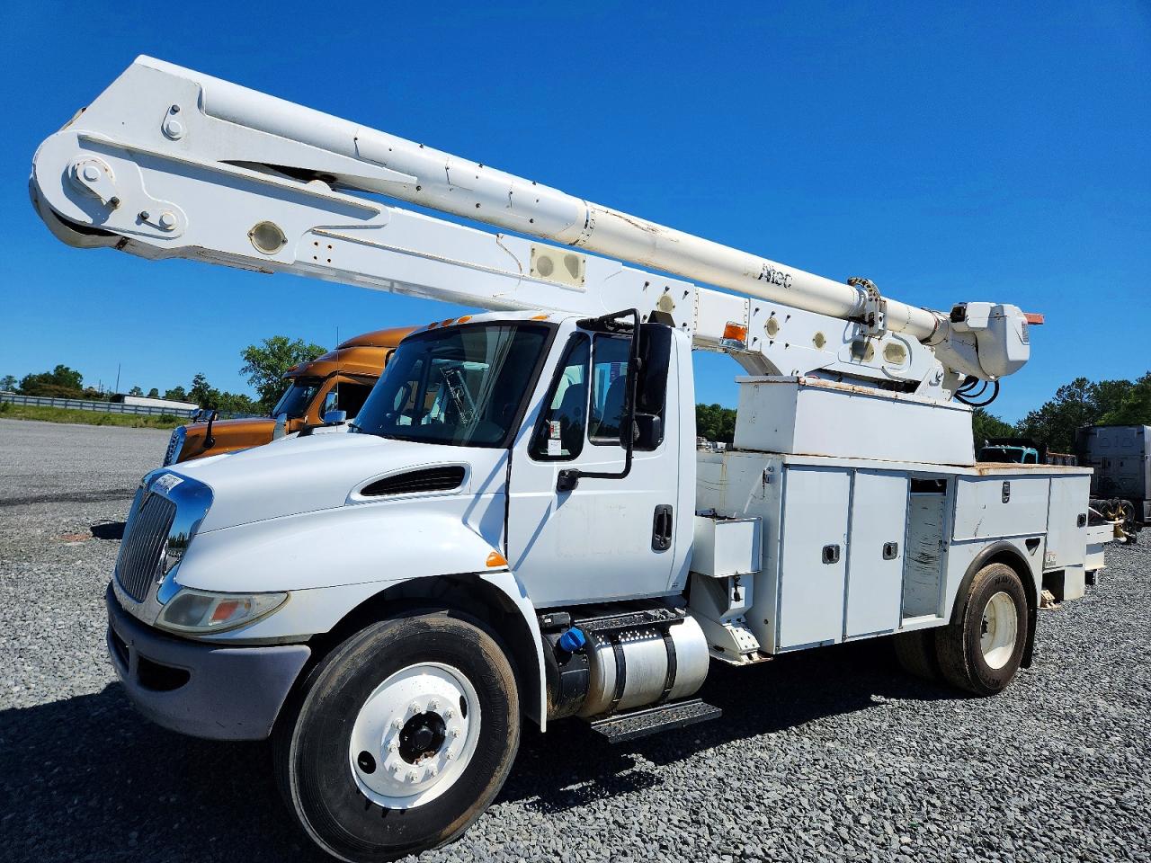 2016 INTERNATIONAL 4000 SERIE