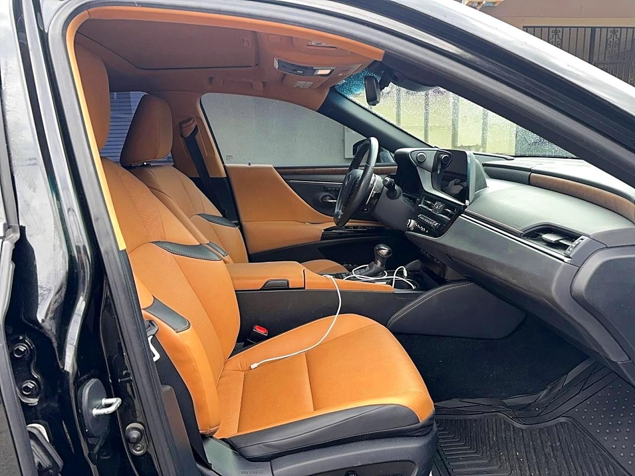2023 LEXUS ES300