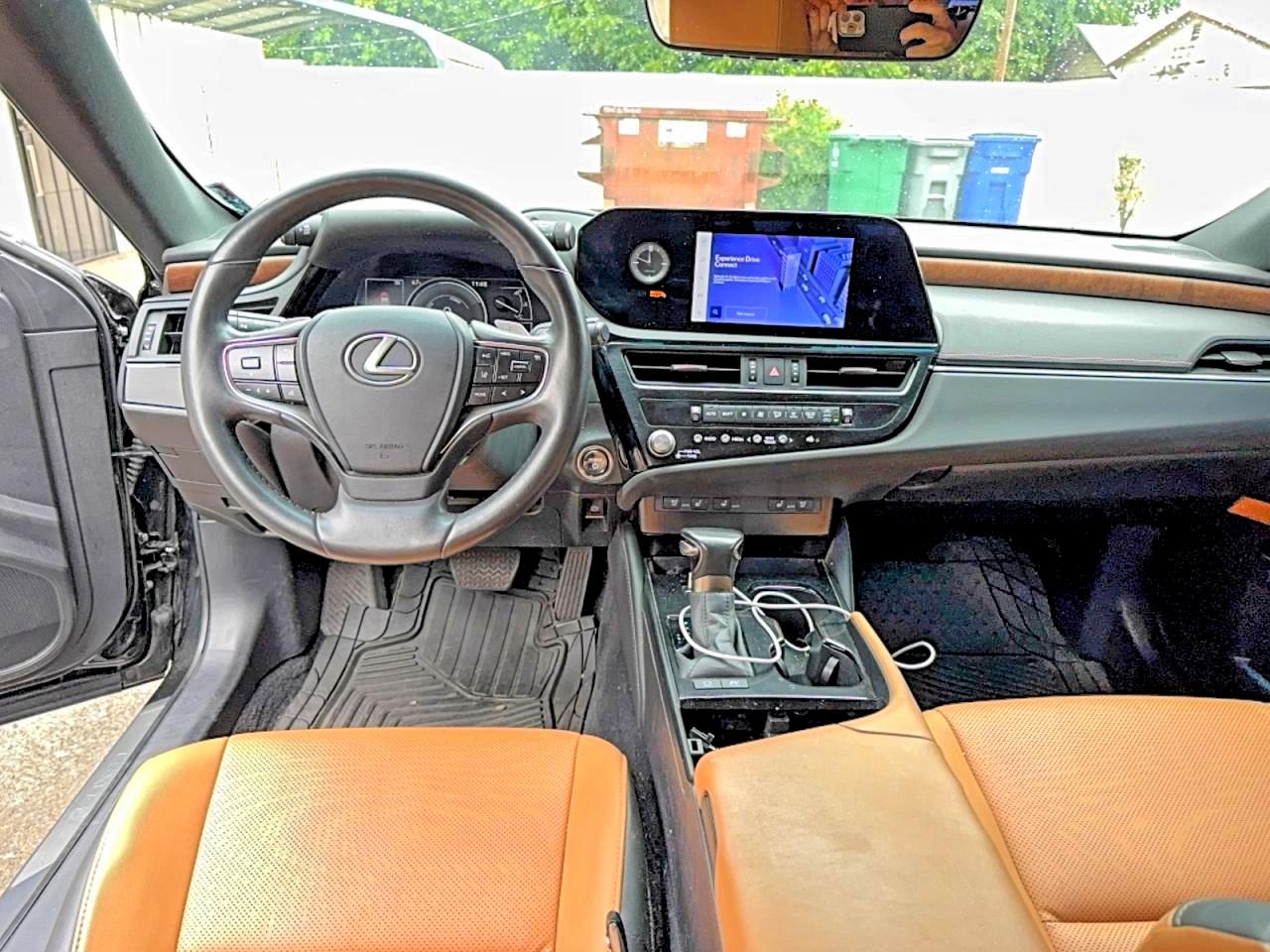 2023 LEXUS ES300