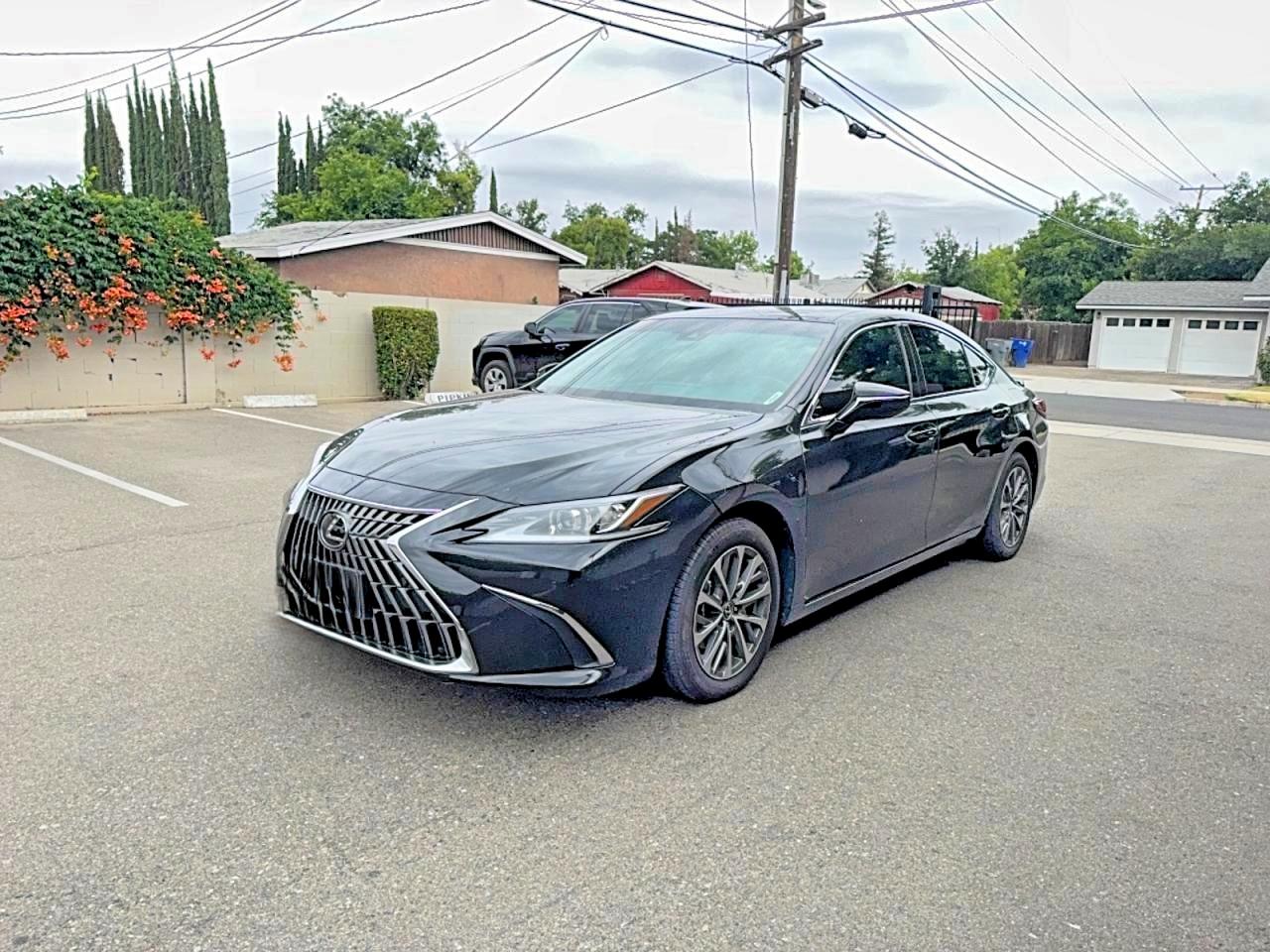 2023 LEXUS ES300