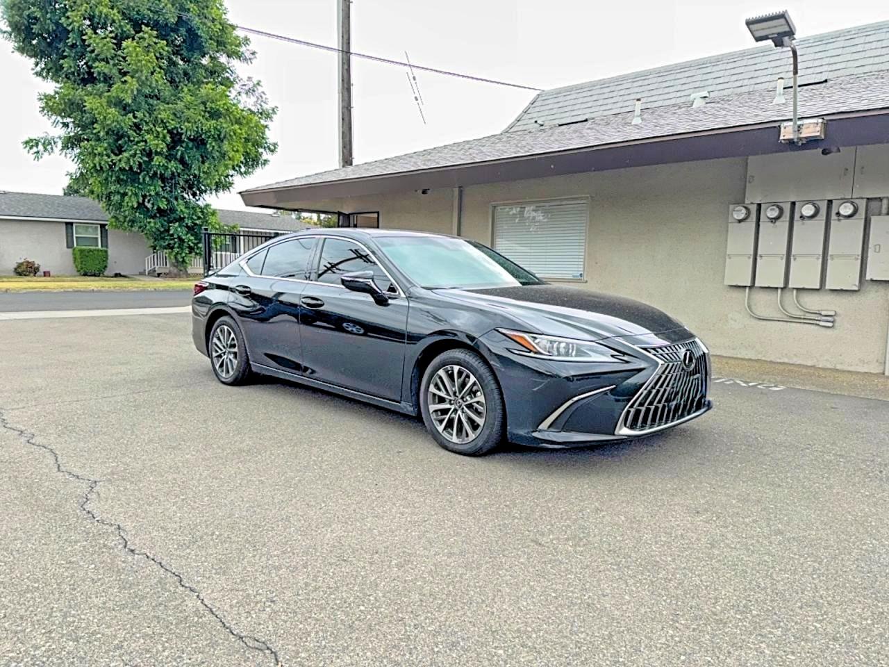 2023 LEXUS ES300