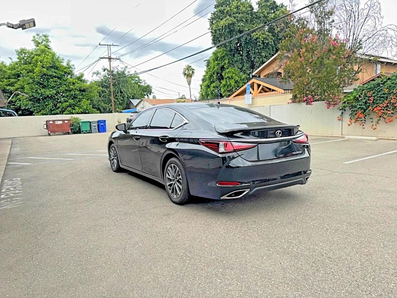 2023 LEXUS ES300
