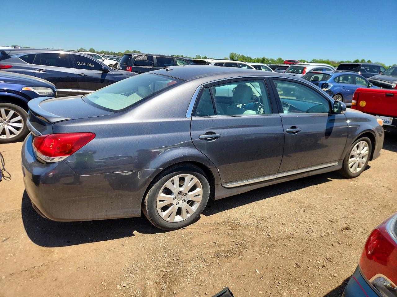 2011 TOYOTA AVALON