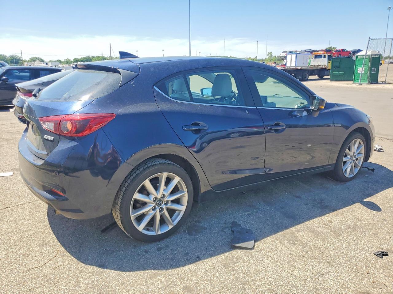 2017 MAZDA 3