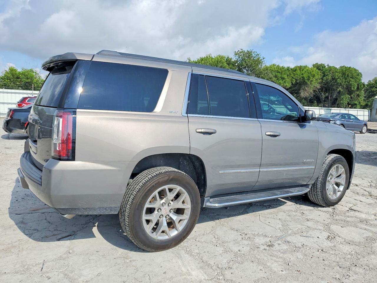 2019 GMC YUKON