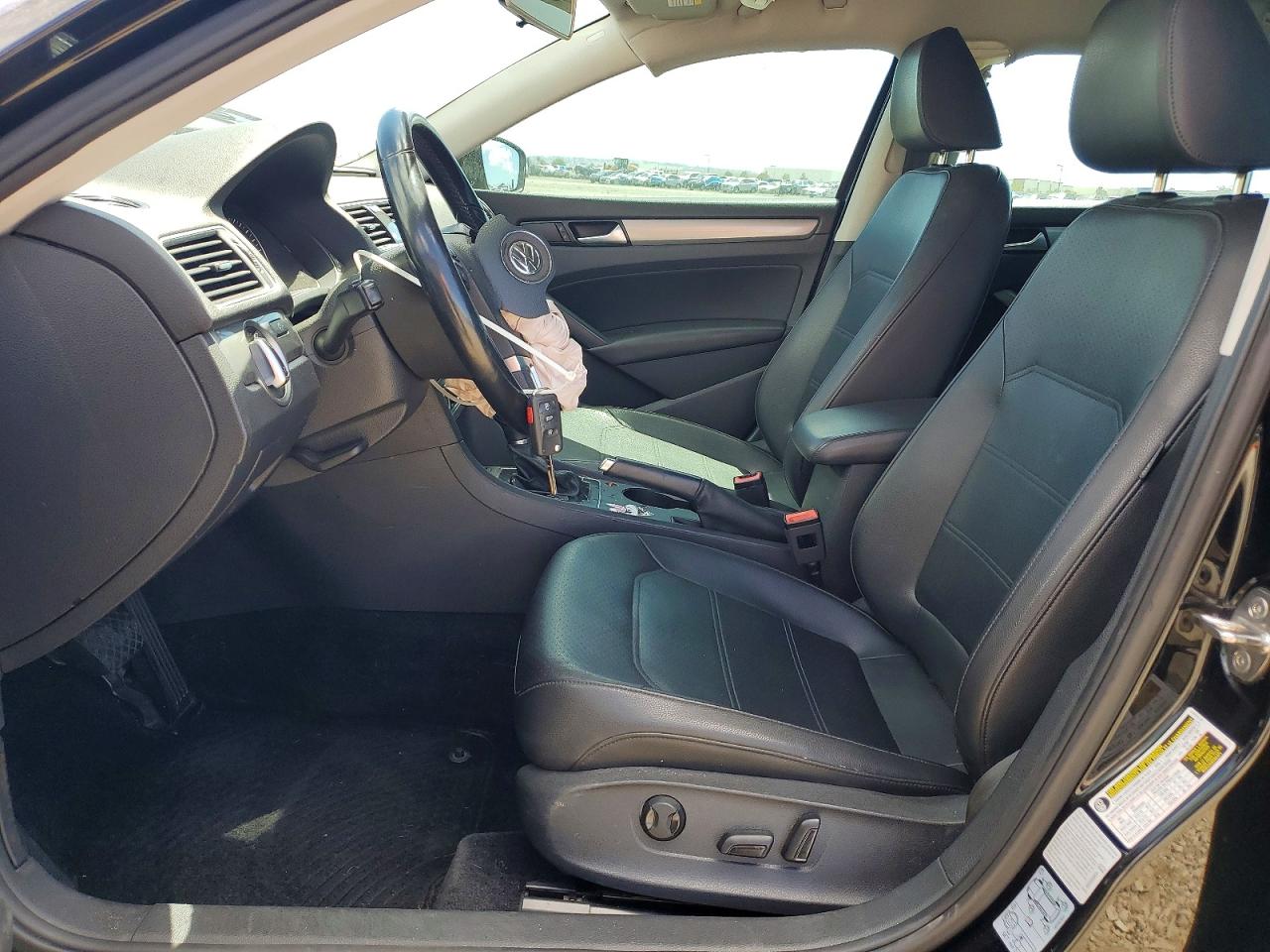 2015 VOLKSWAGEN PASSAT