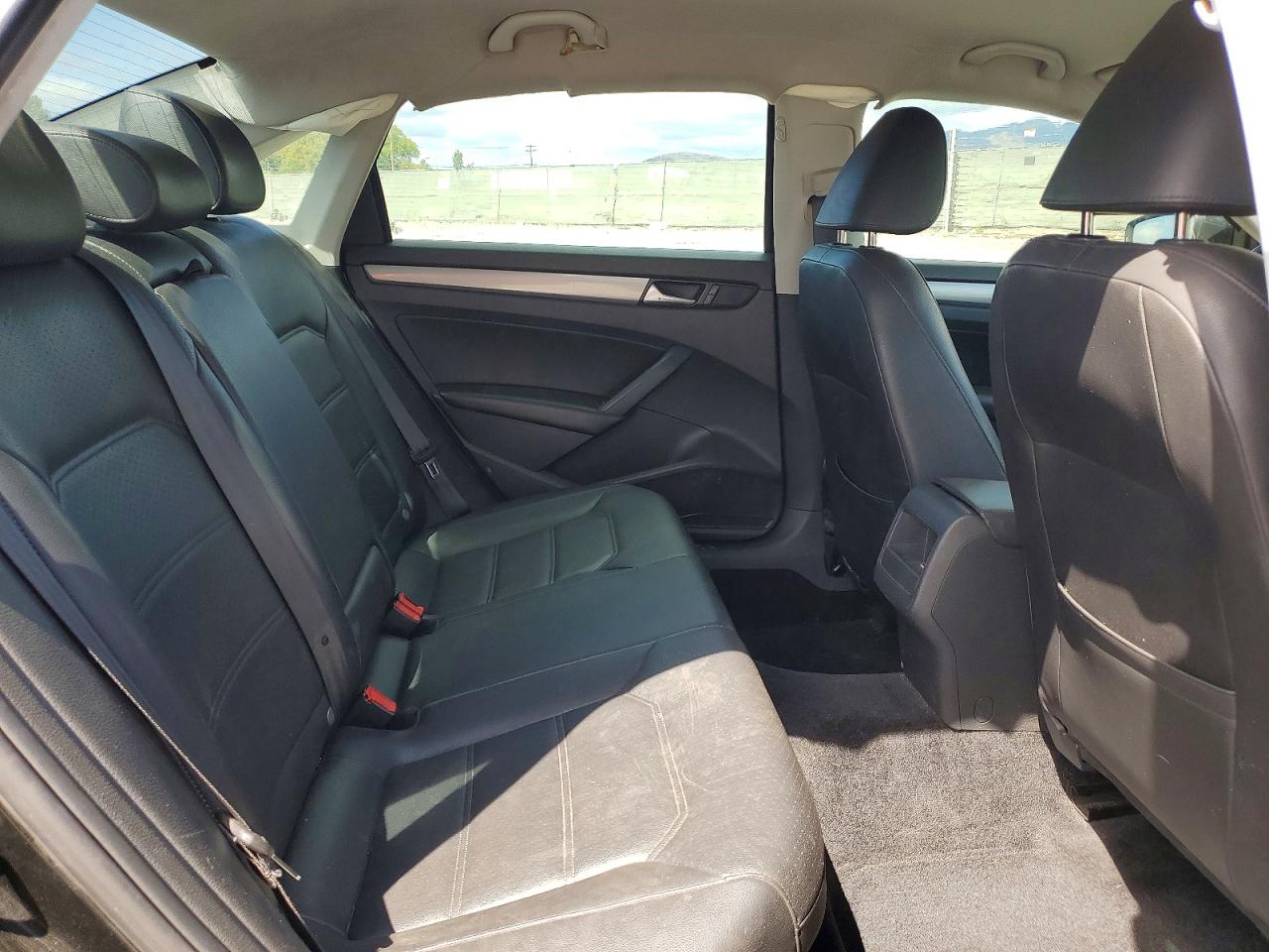 2015 VOLKSWAGEN PASSAT
