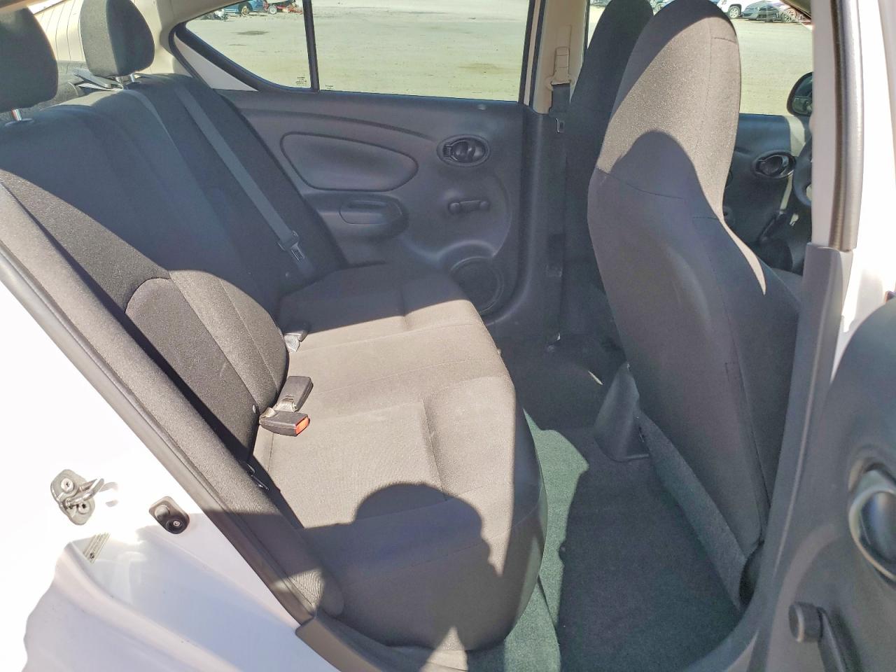 2015 NISSAN VERSA