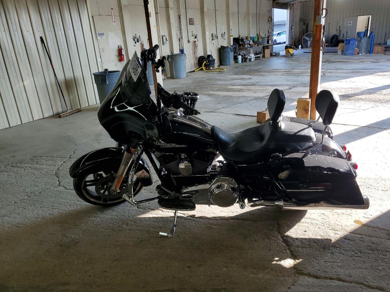 2015 HARLEY-DAVIDSON FL