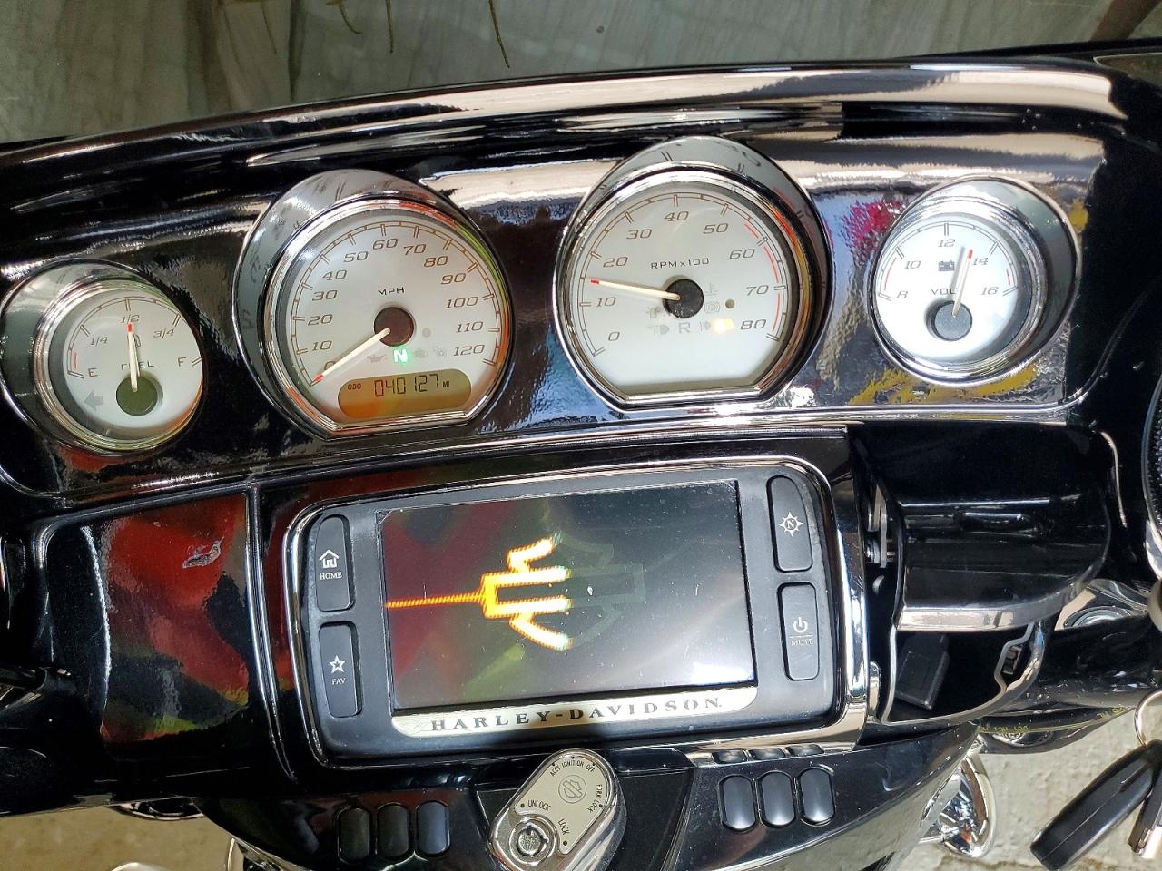 2015 HARLEY-DAVIDSON FL