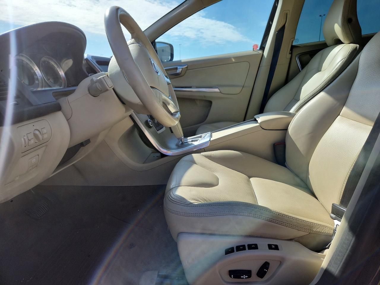 2012 VOLVO XC60