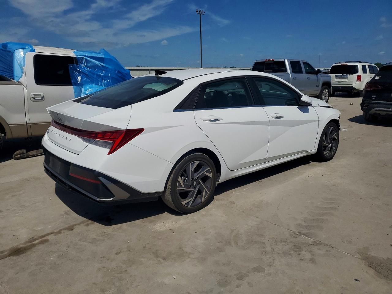 2025 HYUNDAI ELANTRA