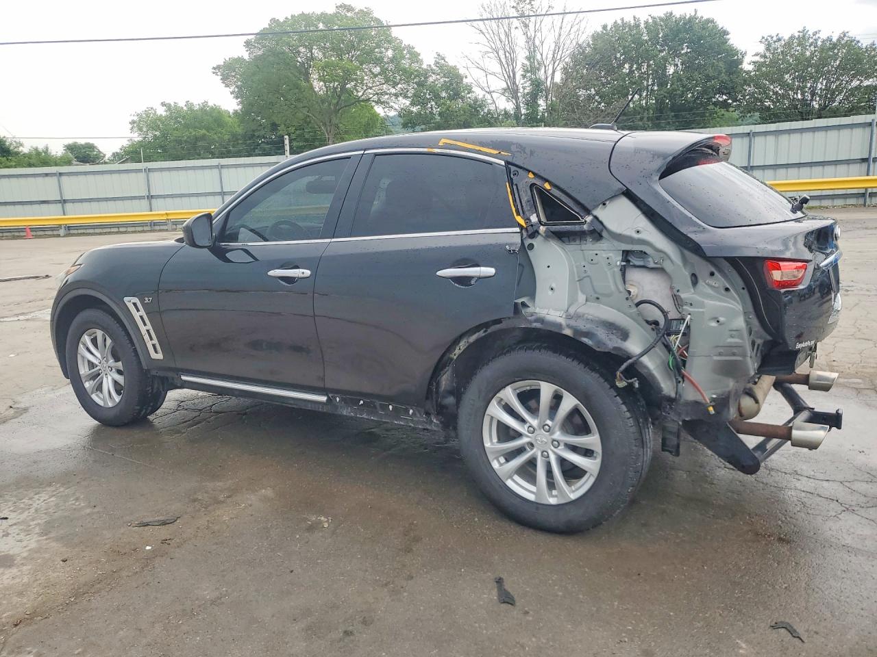 2017 INFINITI QX70