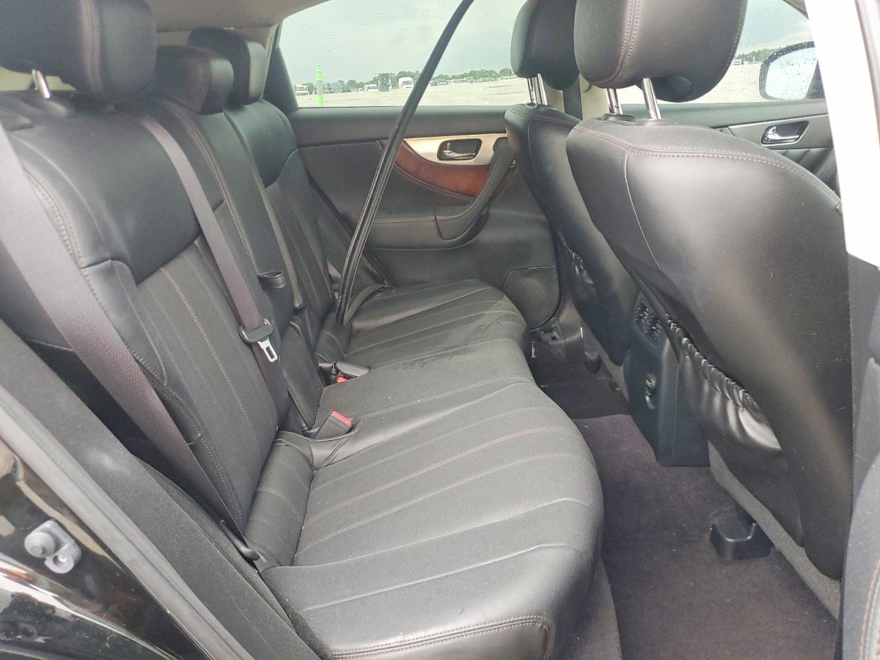 2017 INFINITI QX70