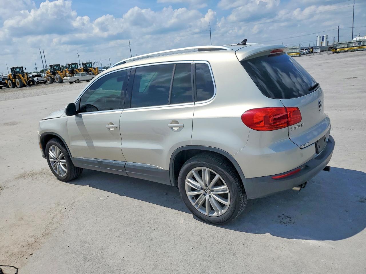 2015 VOLKSWAGEN TIGUAN