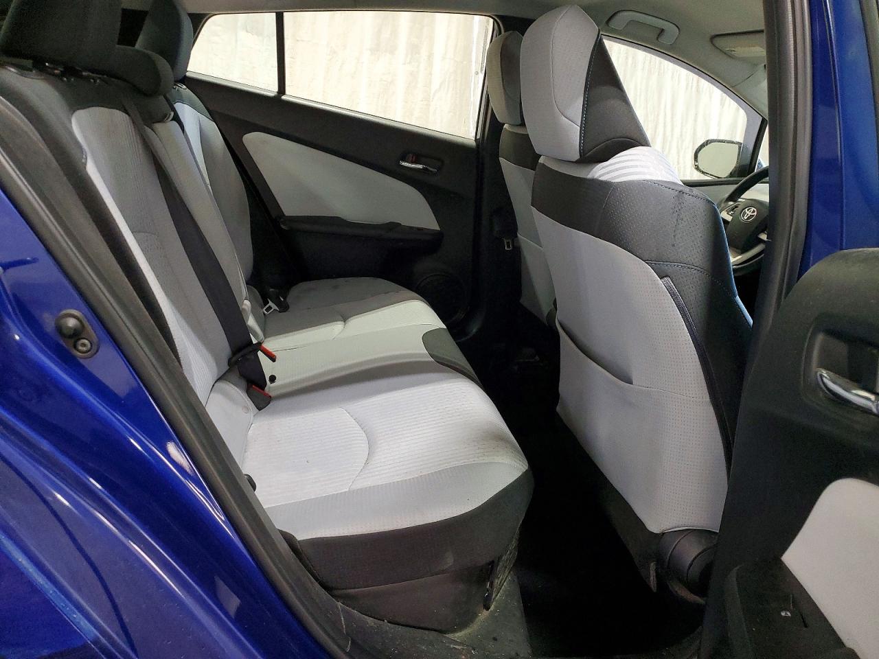 2016 TOYOTA PRIUS