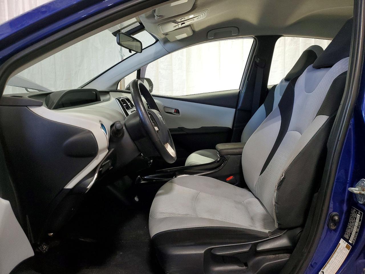 2016 TOYOTA PRIUS