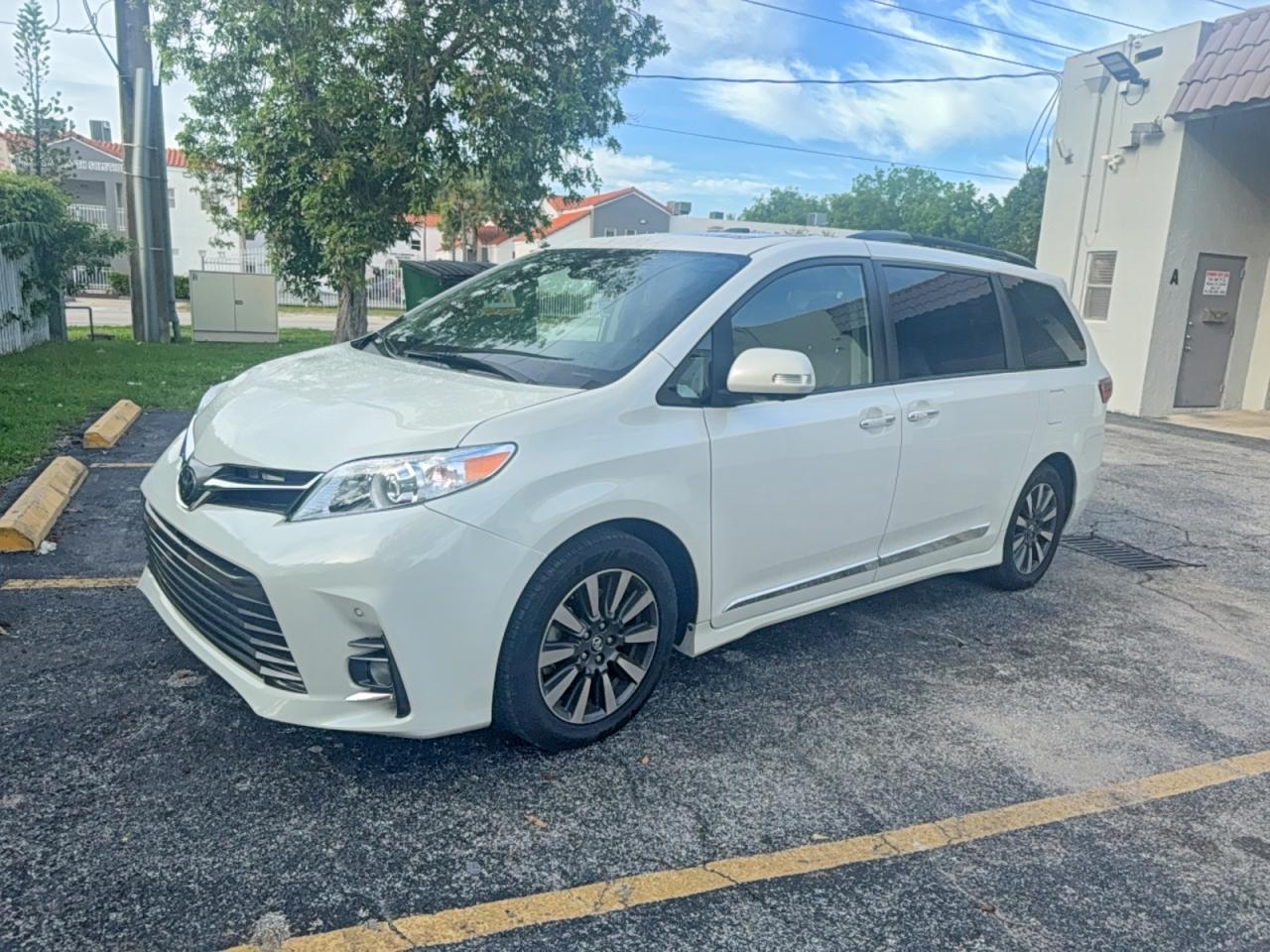 2020 TOYOTA SIENNA