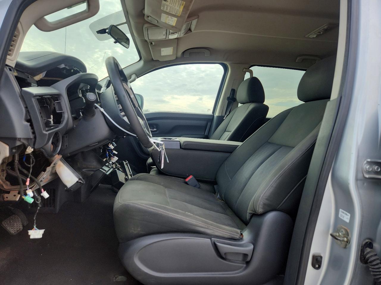 2017 NISSAN TITAN