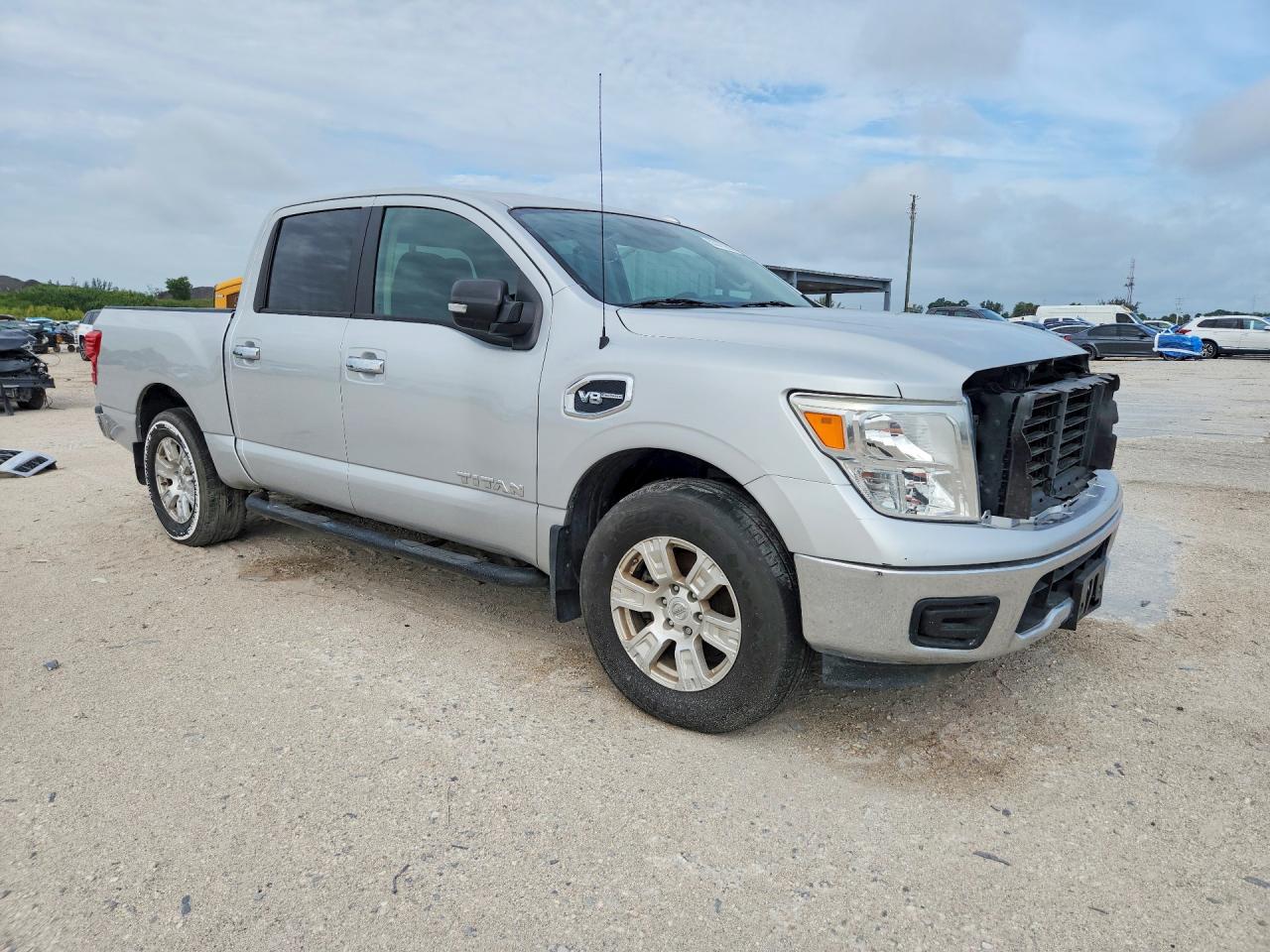 2017 NISSAN TITAN