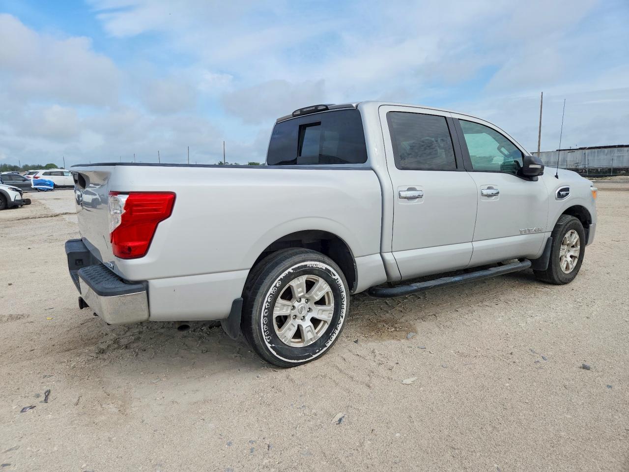 2017 NISSAN TITAN
