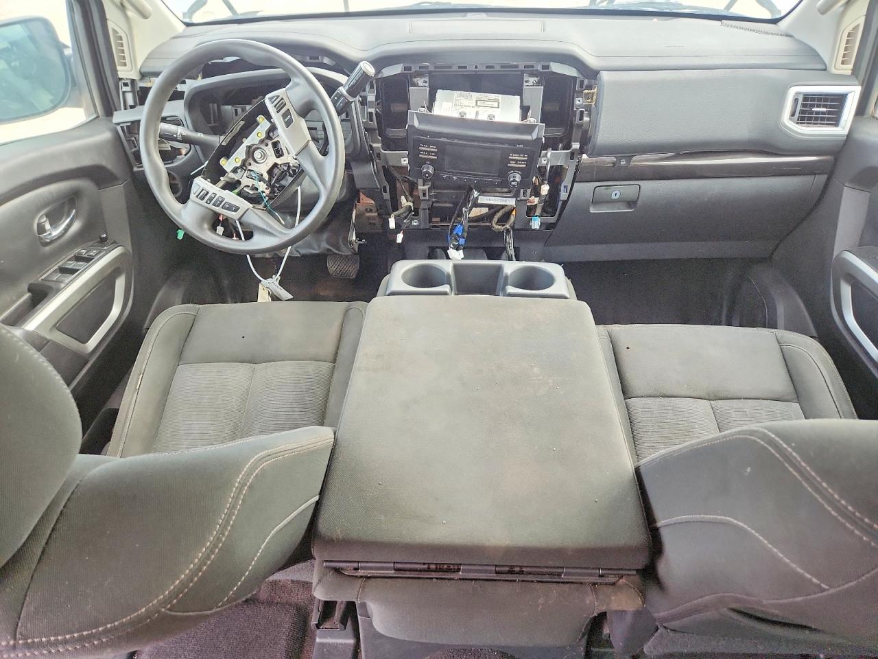 2017 NISSAN TITAN