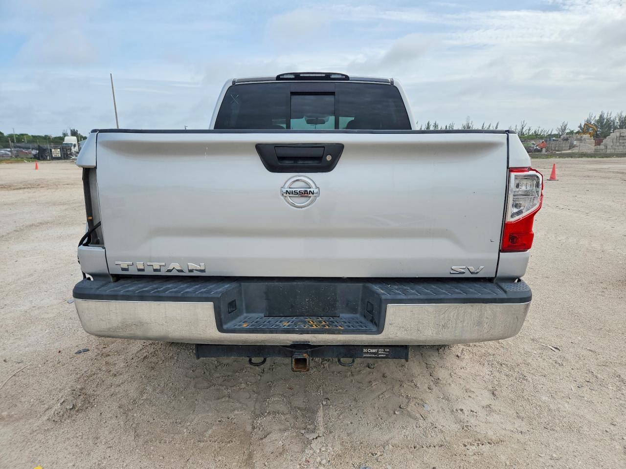 2017 NISSAN TITAN