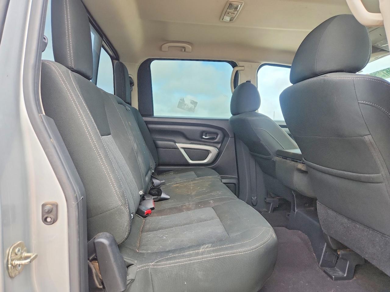 2017 NISSAN TITAN