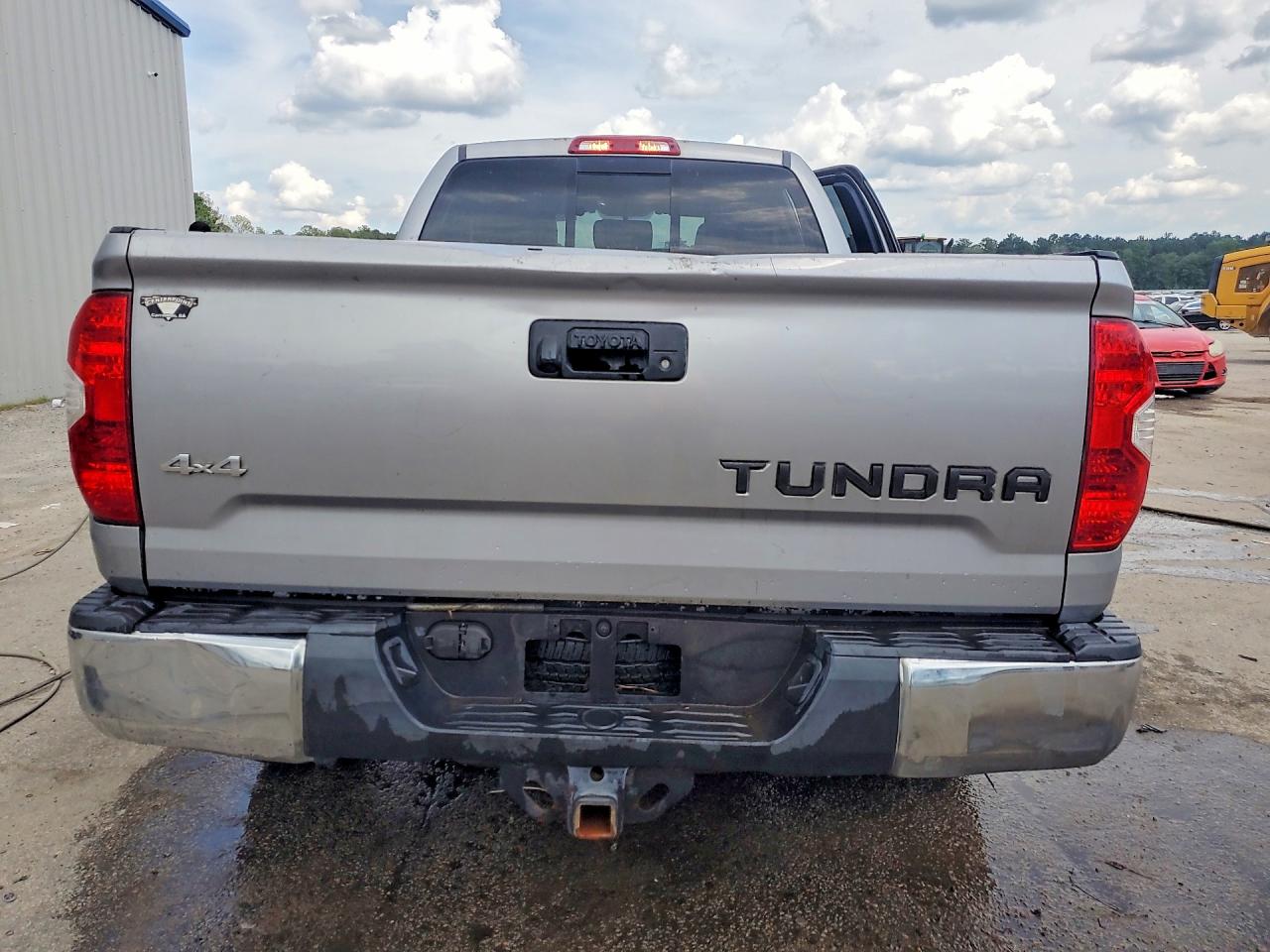 2017 TOYOTA TUNDRA