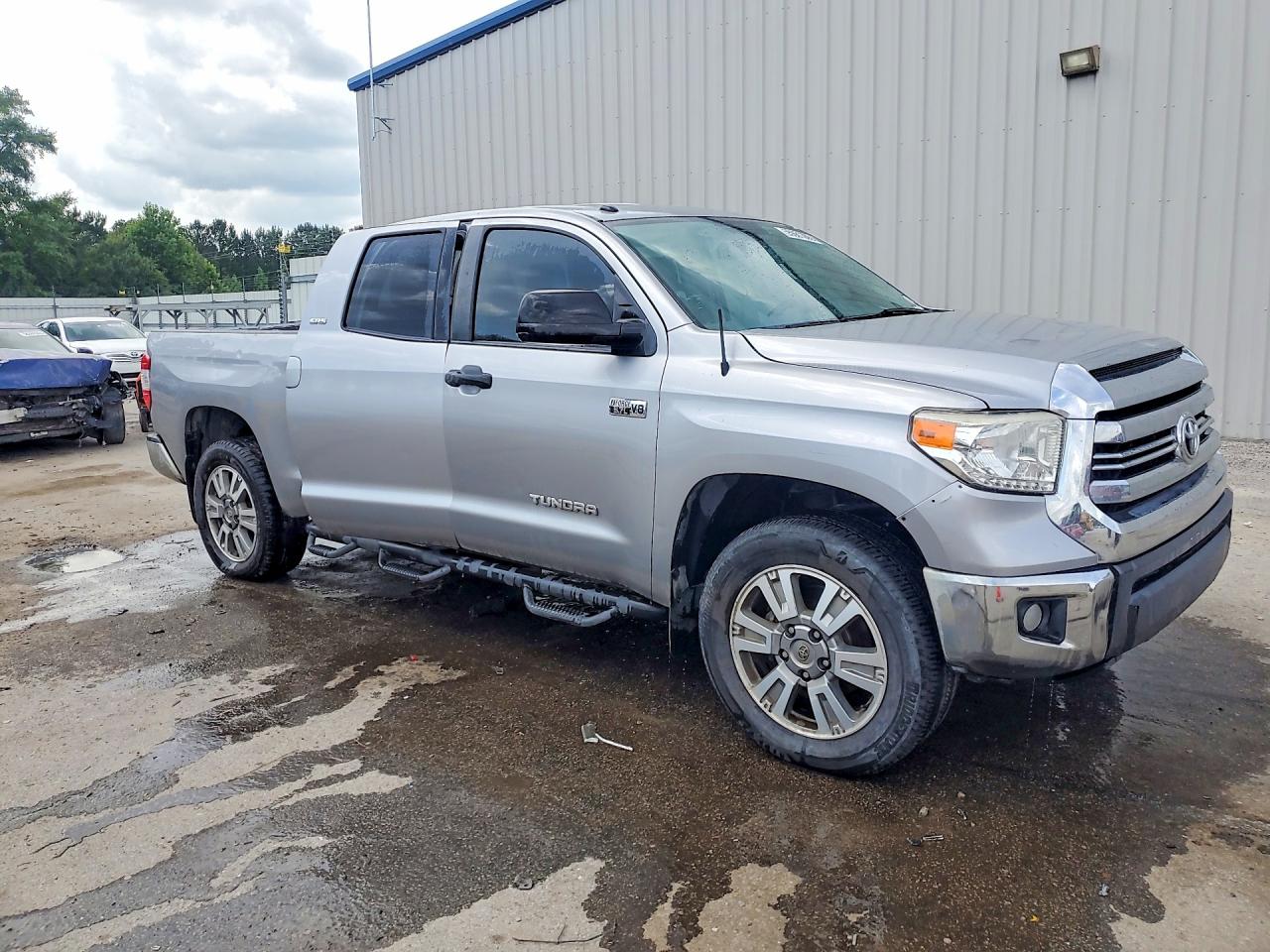 2017 TOYOTA TUNDRA