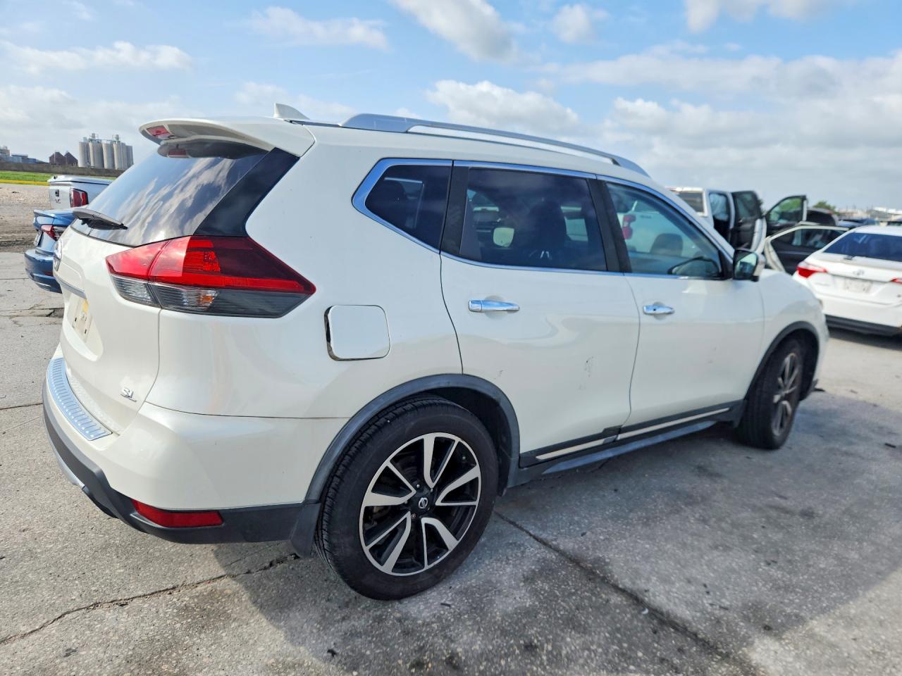 2018 NISSAN ROGUE