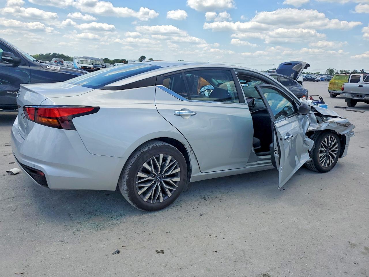 2025 NISSAN ALTIMA