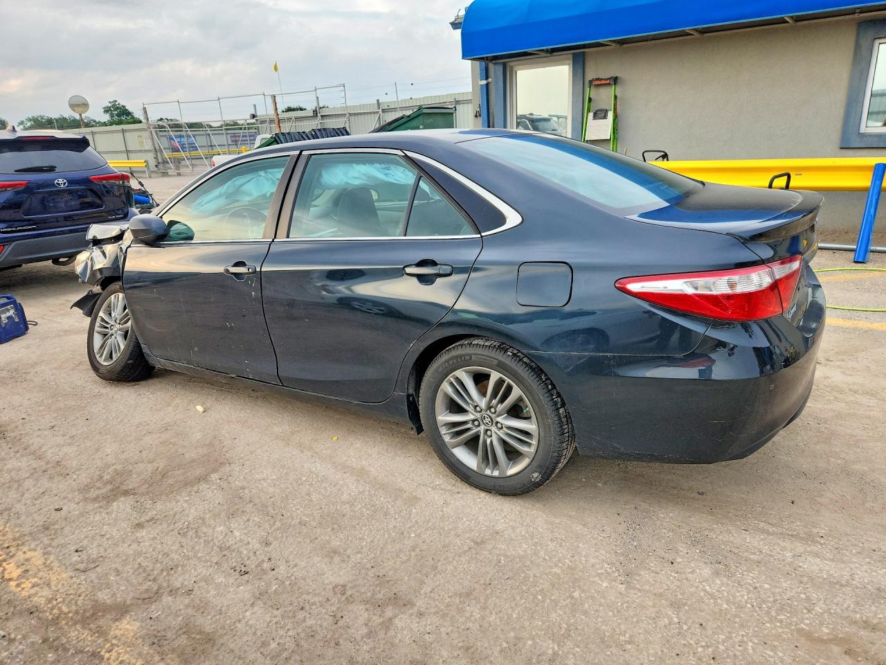 2016 TOYOTA CAMRY