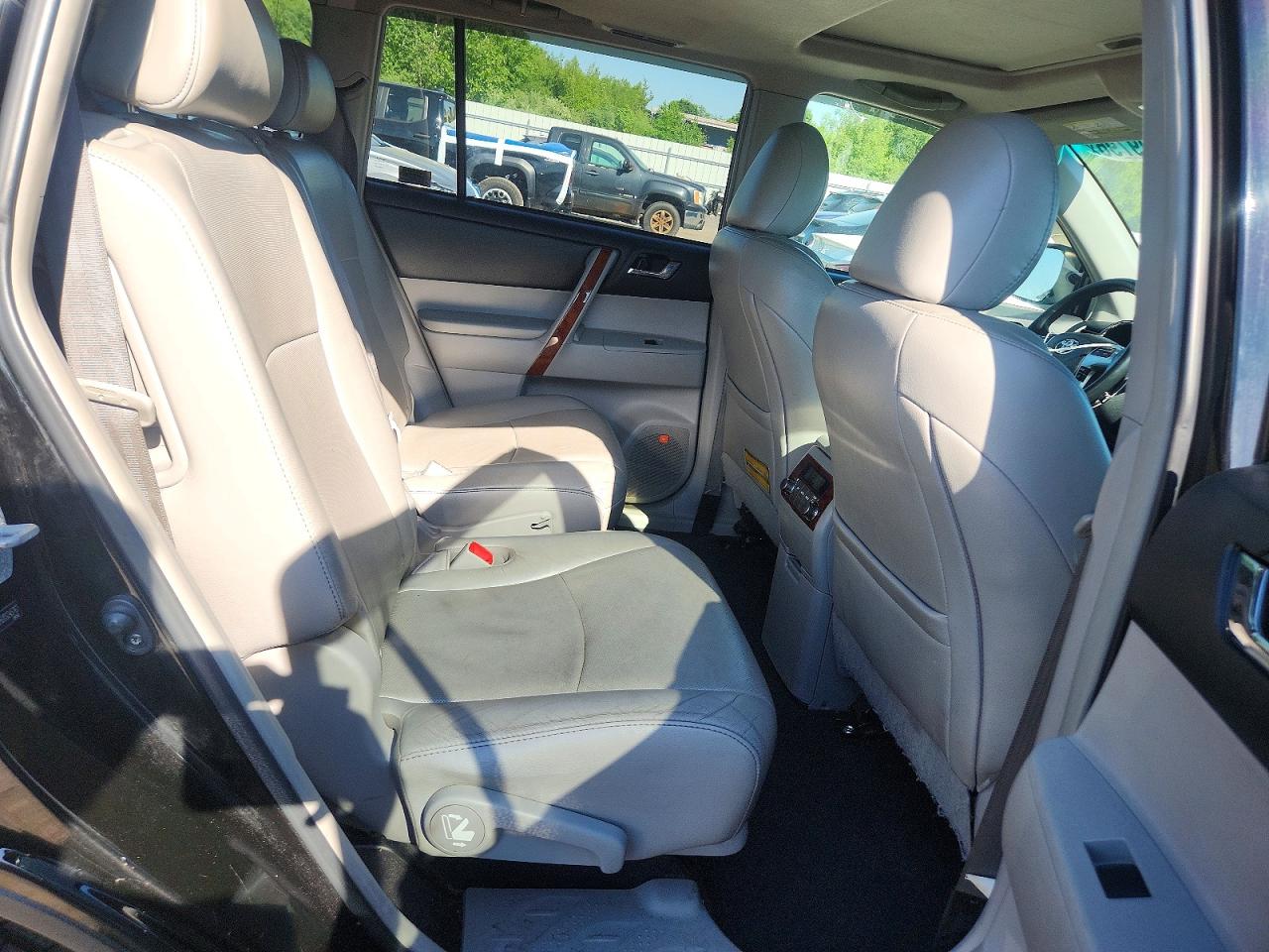 2013 TOYOTA HIGHLANDER