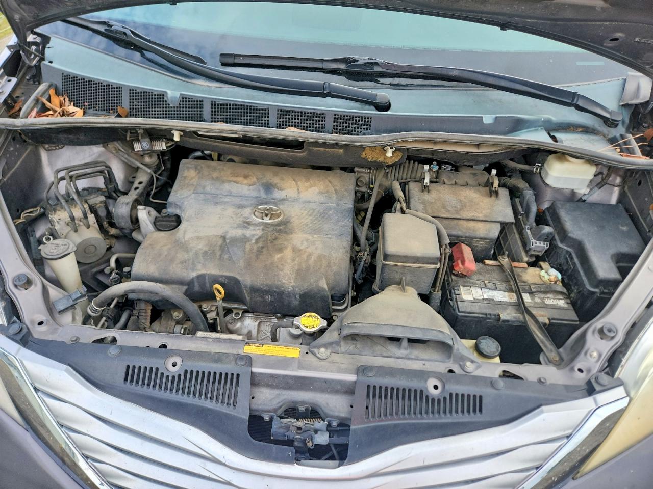 2011 TOYOTA SIENNA