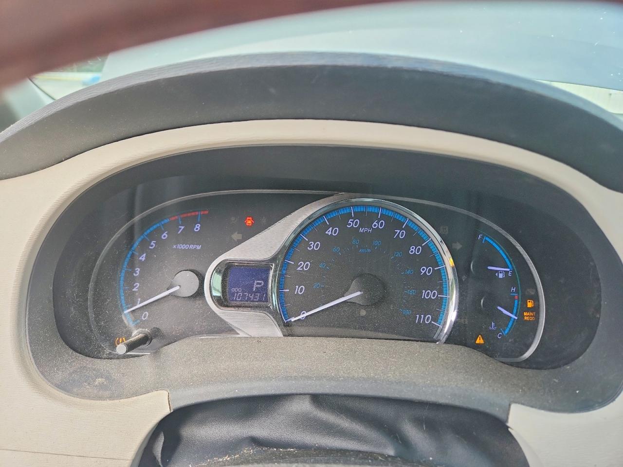2011 TOYOTA SIENNA