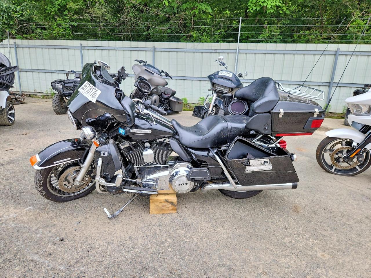 2012 HARLEY-DAVIDSON FL