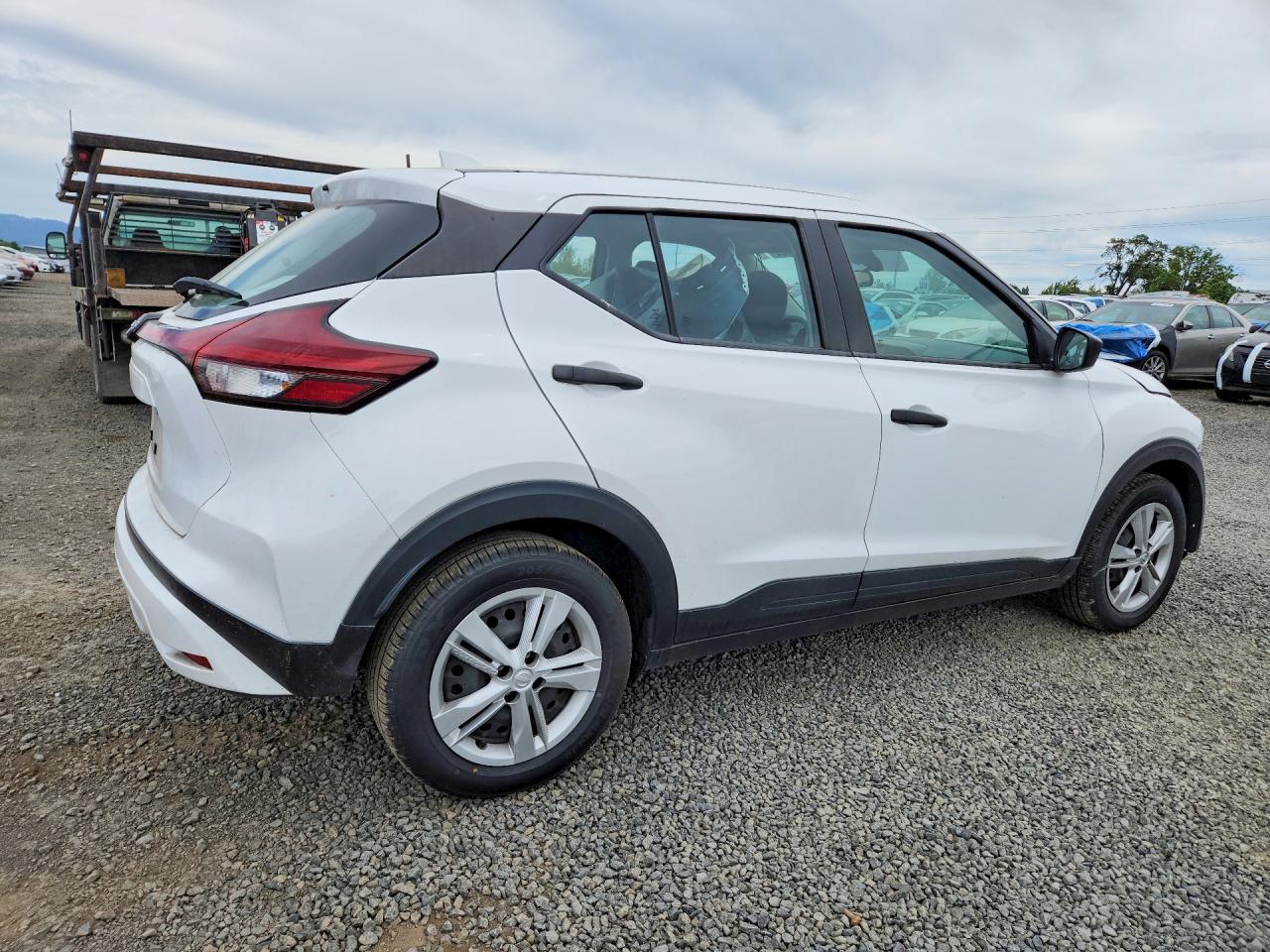 2024 NISSAN KICKS