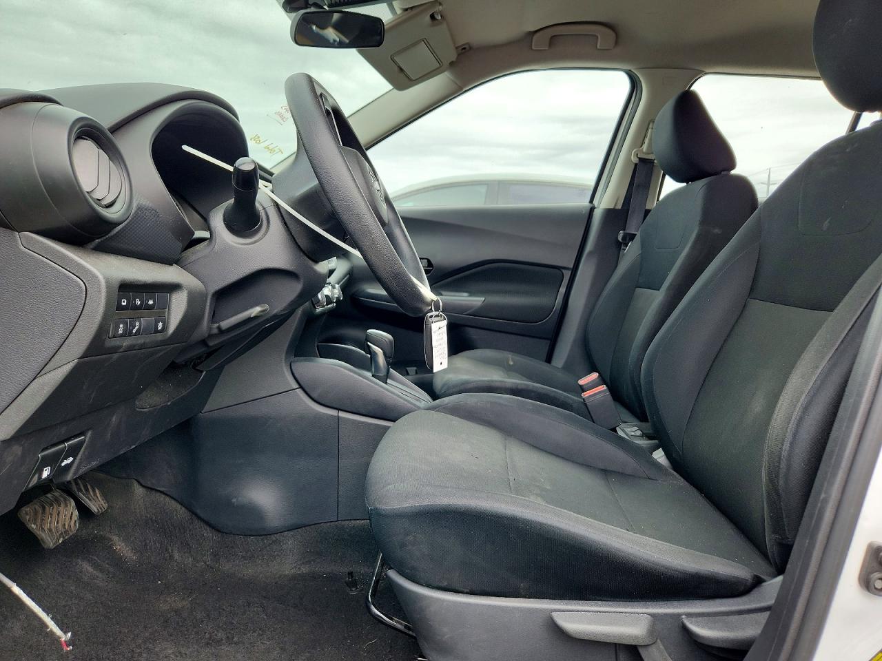 2024 NISSAN KICKS