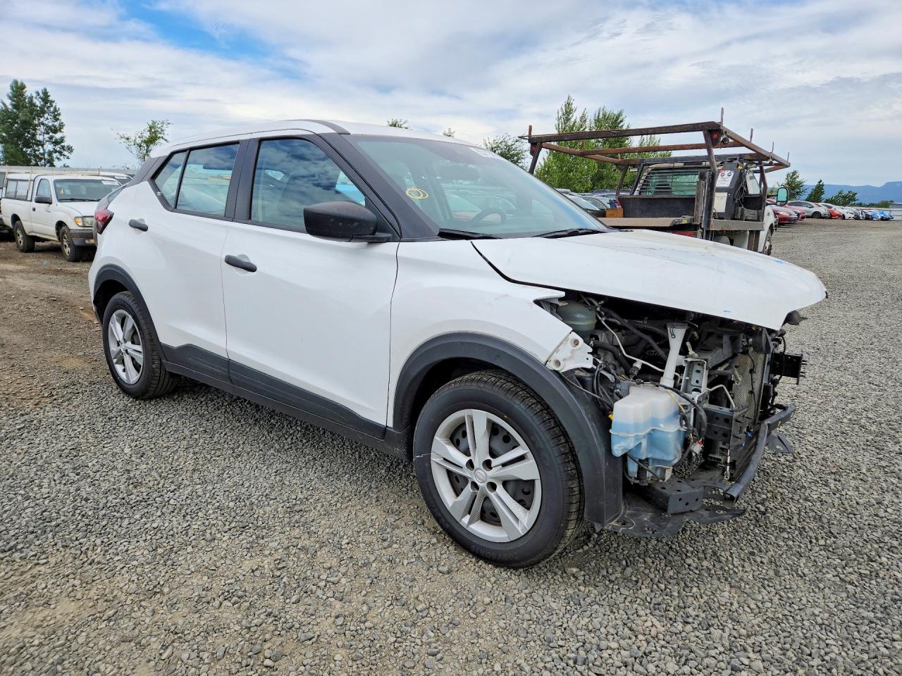 2024 NISSAN KICKS
