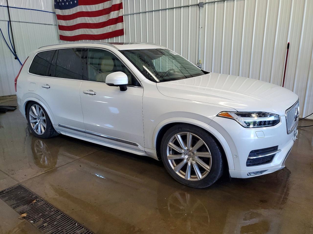 2017 VOLVO XC90