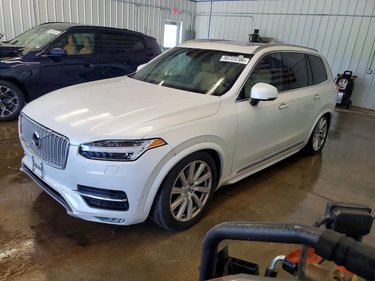 2017 VOLVO XC90