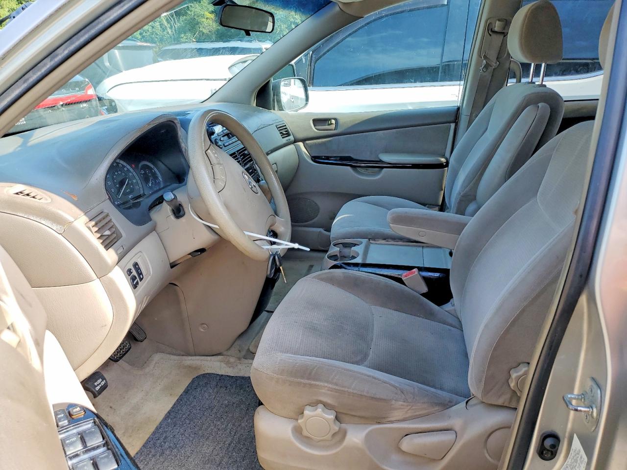 2004 TOYOTA SIENNA