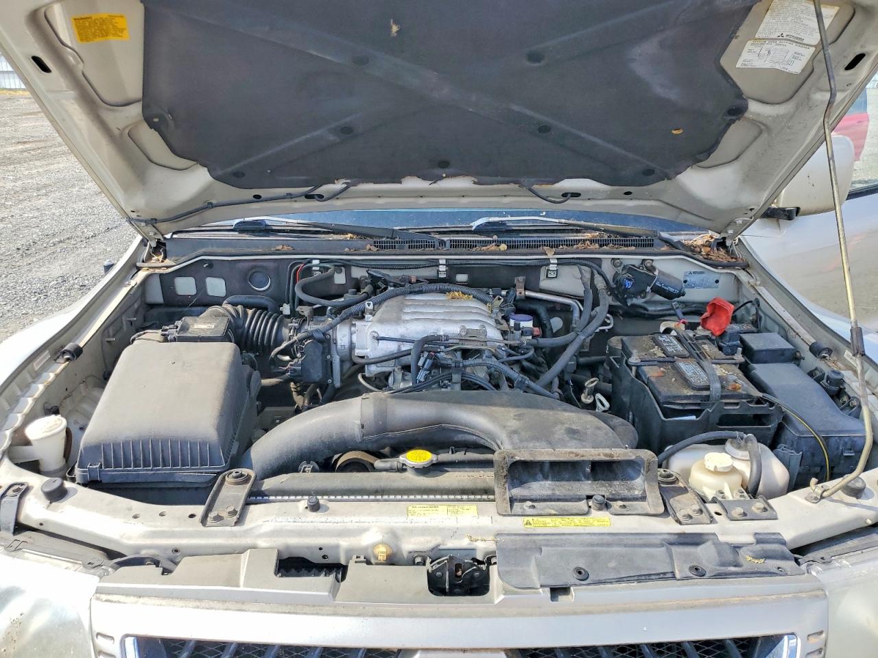 2004 MITSUBISHI MONTERO