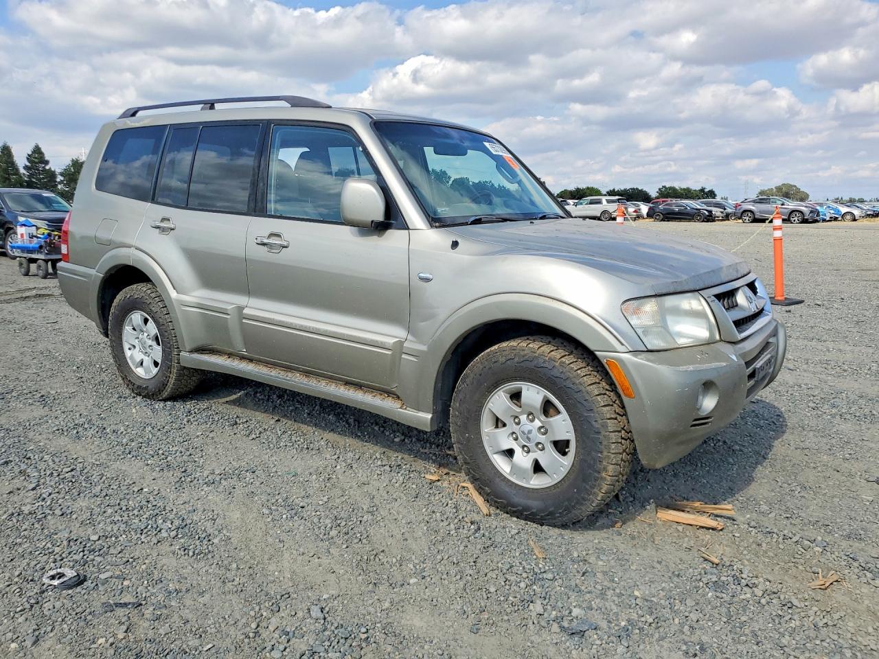2004 MITSUBISHI MONTERO