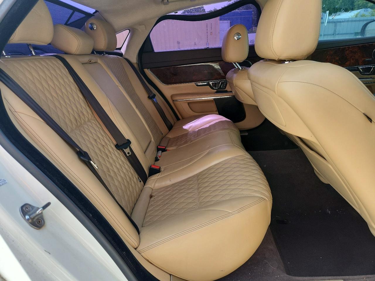 2016 JAGUAR XJ
