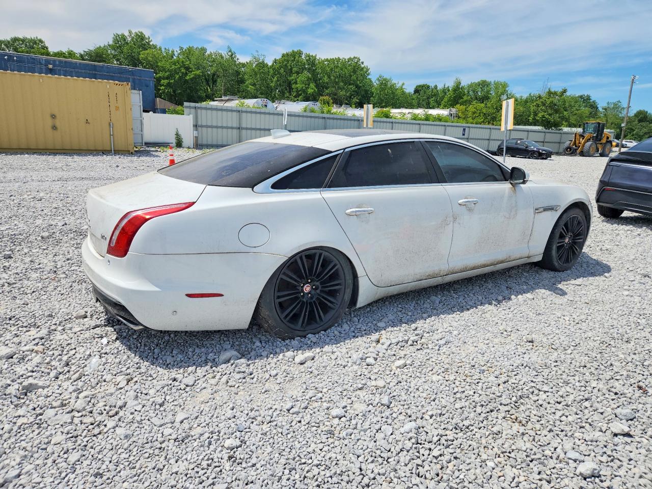 2016 JAGUAR XJ